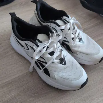 Reebok (리복) 화이트 버스 25.0cm