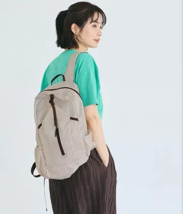 coca 휴대용 세로 지퍼 백팩 아이보리