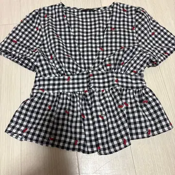 깅엄 체크 체리 자수 반팔 블라우스