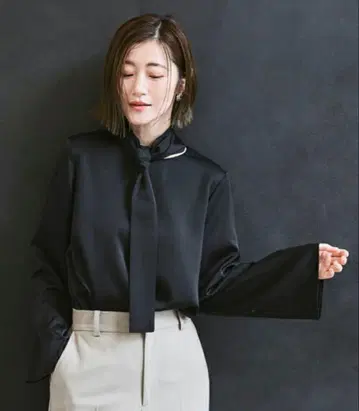 루일 에 부티크 보타이 블라우스 블랙 M 완판템