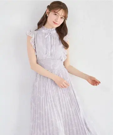 리본 & 프릴이 달린 허리 셔링 리본 프린트 플리츠 원피스