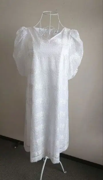 ADELLY 아델리 원피스 화이트 자수