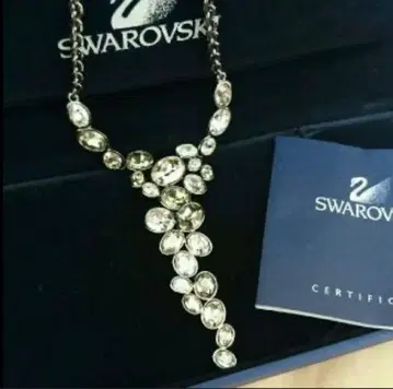 큼직한 SWAROVSKI 크리스탈 목걸이