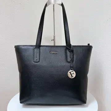 새상품급 FURLA 훌라 가죽 토트백 숄더 A4 수납 가능 블랙 F 로고