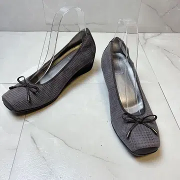 핏핏 펌프스 24cm 그레이 하운드투스 체크 패턴 리본 웨지솔