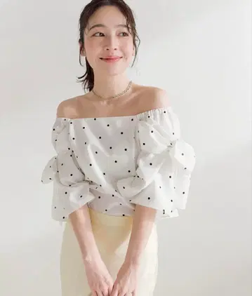 리본 플레어 슬리브 블라우스