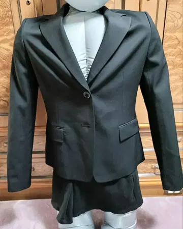 여성용 블랙 수트 노치드 라펠과 플랩 포켓 부착 셋업
