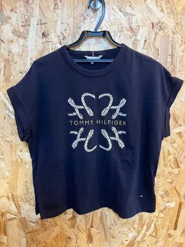 TOMMY의 T셔츠