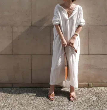 ETRE TOKYO 백 드레이프 도비 원피스 화이트