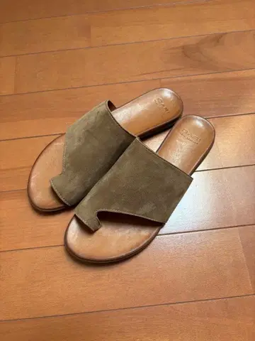 BARI 샌들 새상품급