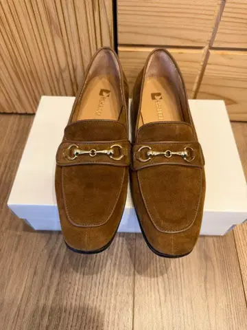 [새상품급] PASCUCCI (파스쿠치) 스웨이드 로퍼 브라운 23.5cm