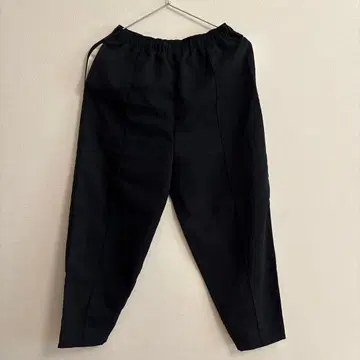 에릭 헌터 테이퍼드 이지 팬츠 블랙