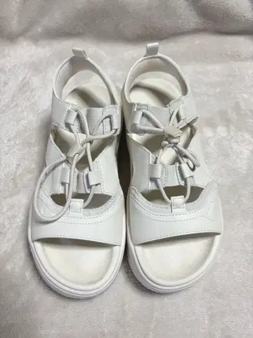 PUMA 통굽 스포츠 샌들 화이트 24cm