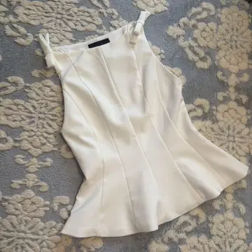 ZARA 리본 슬리브리스 블라우스