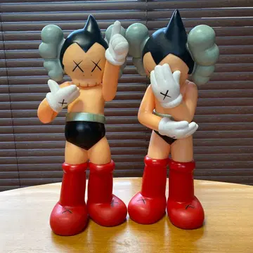 Kaws 아스트로 보이 철완 아톰 피규어 2체 세트 USED