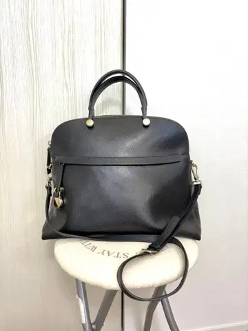 새상품급 정품 FURLA L 훌라 파이퍼L 핸드백 블랙