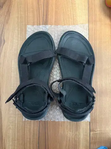 테바 스포츠 샌들 블랙