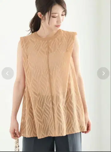 테치치 시어 자카드 슬리브리스 블라우스