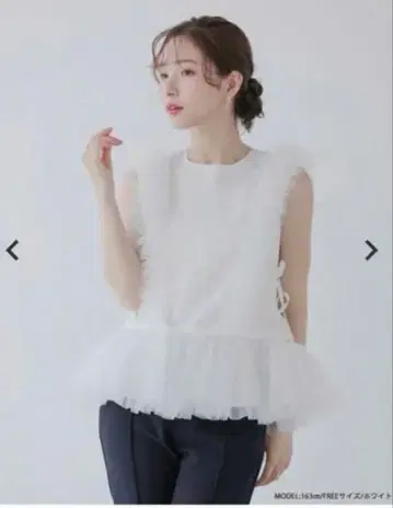 fitmore 볼륨 튤 프릴 2way 상의 화이트