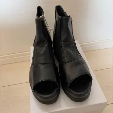 오픈토 샌들 블랙