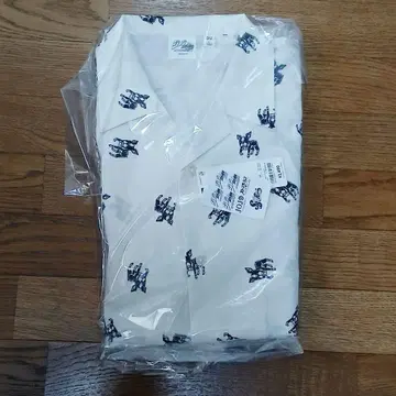 [ 미사용 미개봉 새상품 ] GU 죠죠의 기묘한 모험 이기 오픈 카라 셔츠 L