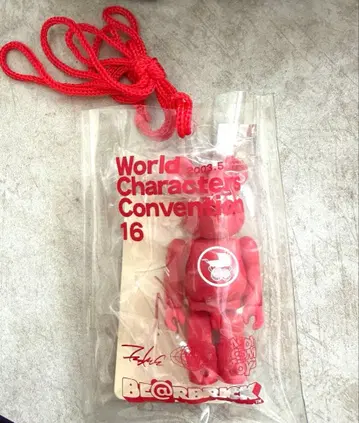 베어브릭 WCC16 배포품 퓨추라