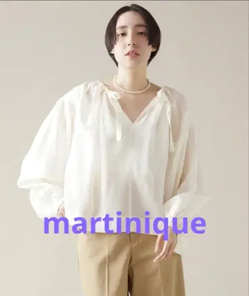 martinique 넥 개더 블라우스