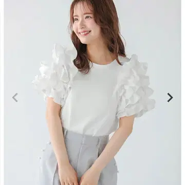 [ 새상품/기장 보정 ] fitmore 밀푀유 프릴 소매 티셔츠 화이트