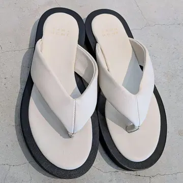 컨디션 최상 ZARA HOME 화이트 샌들 24cm 38
