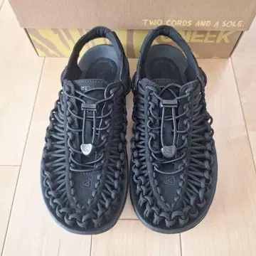 [ 박스 포함 ] KEEN/킨 UNEEK 유니크 샌들 블랙 25cm