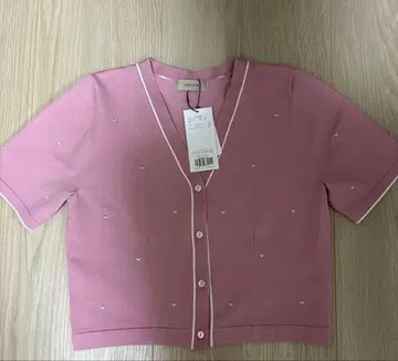 [ 새상품 ] JUSGLITTY 하트 자수 반팔 가디건