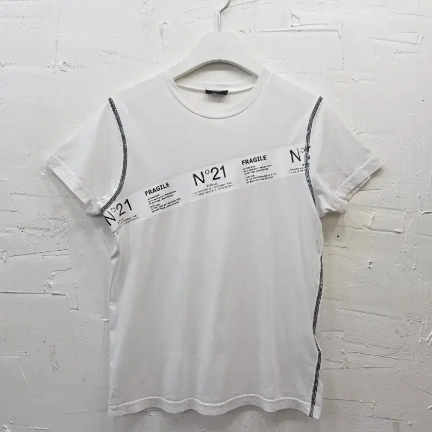N21 프레자일 테이프로고 반팔티