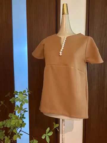 즉시 구매 가능 펄 블라우스 카멜 컬러 페탈 슬리브 꽃잎 소매
