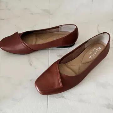 미사용급 [다이애나웰핏] 플랫슈즈 24cm