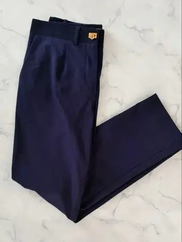 새상품급 Salvatore Ferragamo 네이비 팬츠