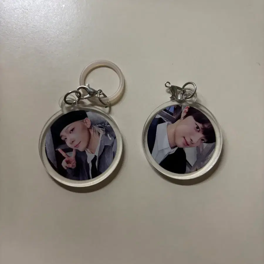 앤팀 백투라 니콜라스 의주 키링