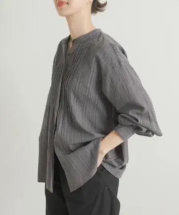 컨디션 최상 차콜 도어즈 시어 스트라이프 핀턱 셔츠
