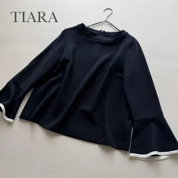 TIARA 티아라 바이컬러 플레어 슬리브 블라우스 네이비 고급