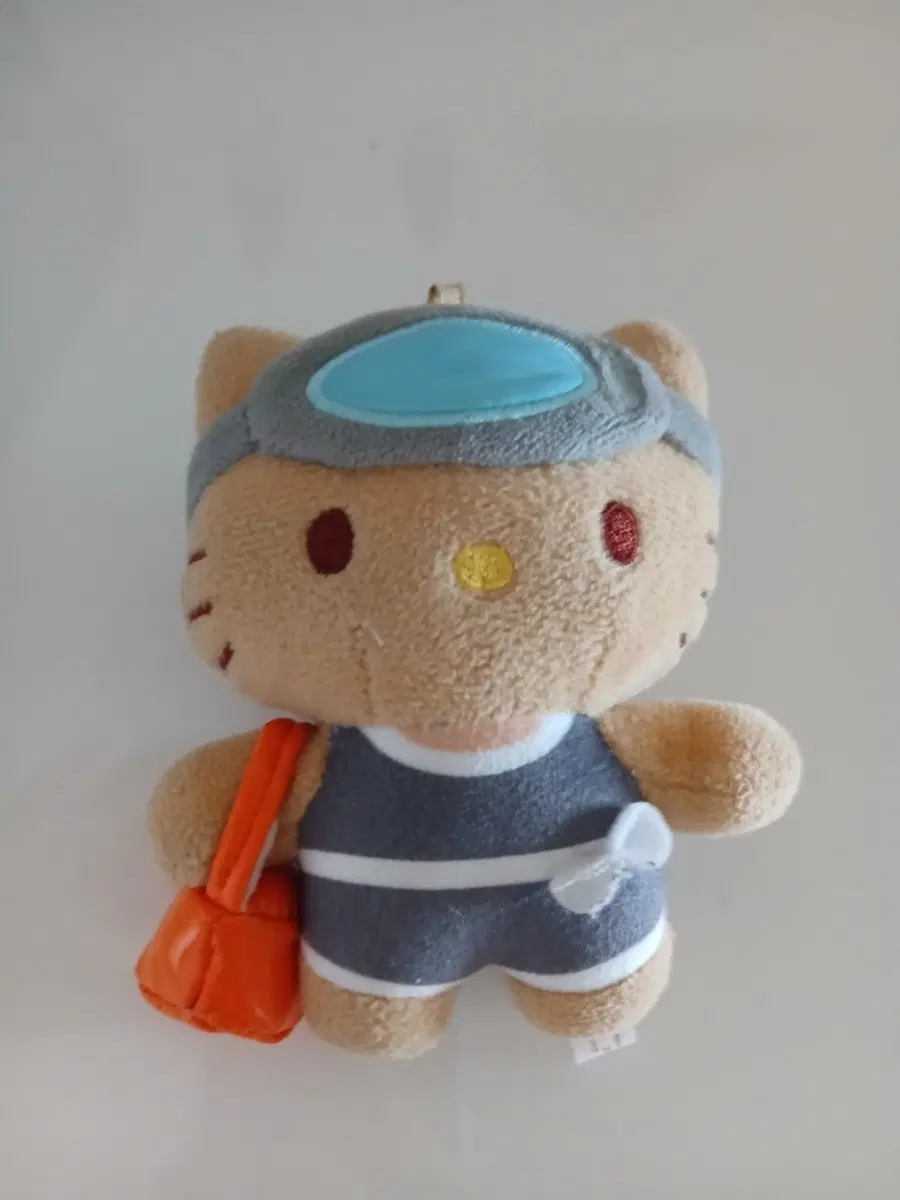 키티 인형 (더러워서 싸게 팔아요!)