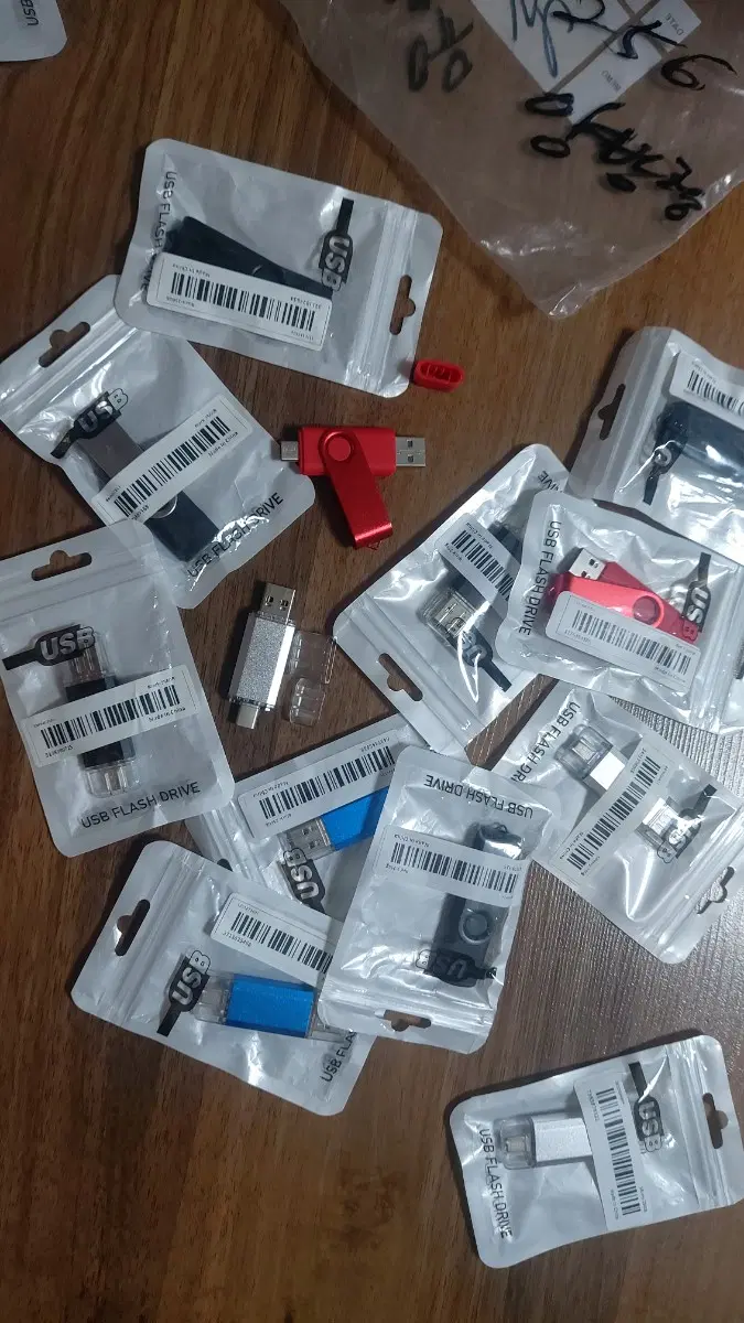 USB 128gb, USB 256gb, C 젠더 양방향 사용박스미개봉, 미사용, 새제품,양방향 c젠더 핸드폰 꽂아 사용 가능함usb128gb ,개당12000원usb256g
