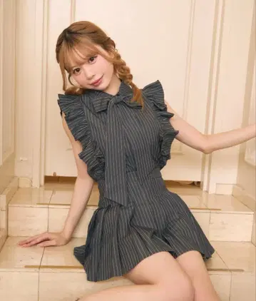 당일 발송 가능 titty&co 프론트 리본 프릴 스트라이프 셋업 그레이