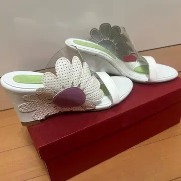 플라워 모티브 웨지솔 샌들