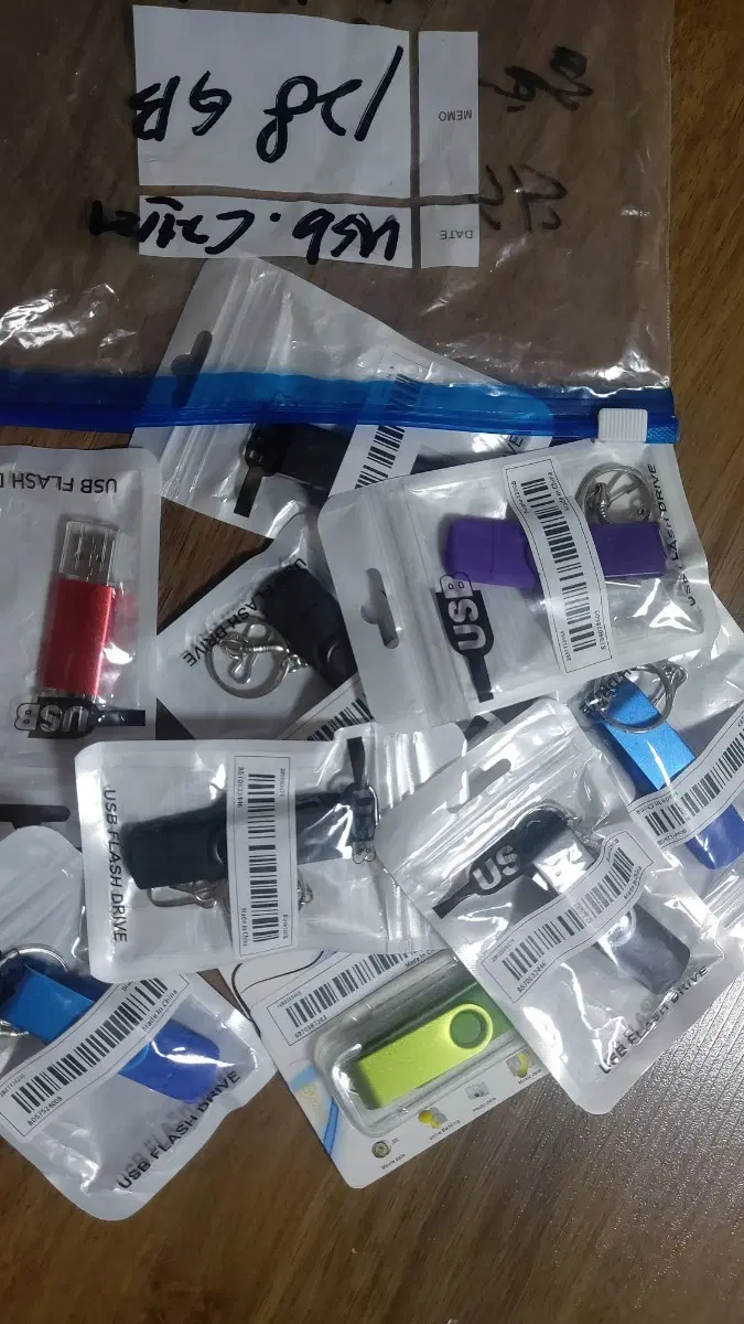 USB 메모리 128GB 다양한 색상 USB 128gb, USB 256gb, C 젠더 양방향 사용박스미개봉, 미사용, 새제품,양방향 c젠더 핸드폰 꽂아 사용 가능함usb12