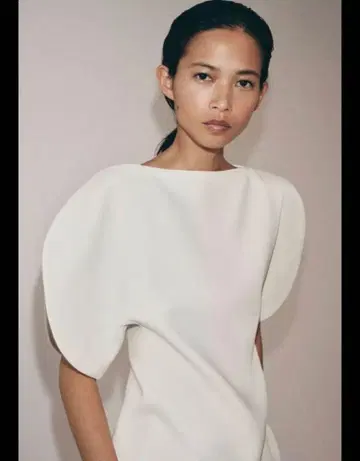 [ 완판템 ] ZARA 퍼프 슬리브 상의 ZW COLLECTION XS 새상품