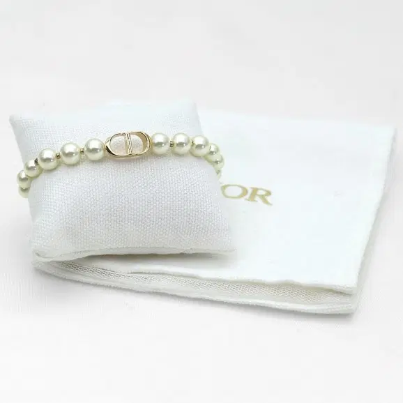 Dior(크리스챤디올) B1096MTGRS_D301 골드 피니시 화이트 레진 진주 30 Montaigne 팔찌