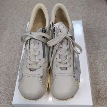 플라워 모티브 메쉬 스니커즈 라이트 그레이 3E, 22.5cm