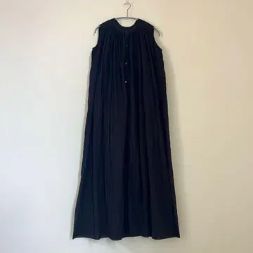 어반 리서치 도어스 코튼 보일 슬리브리스 원피스 블랙