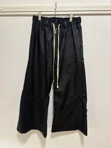 인조 가죽 와이드 팬츠 블랙