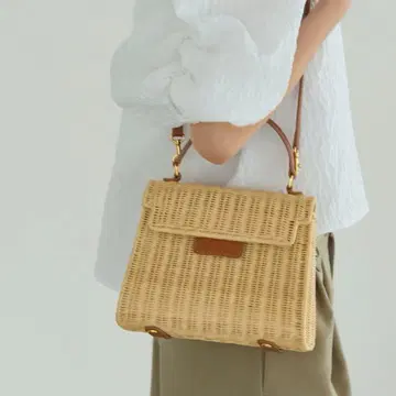 블루레아 레더 트리밍 라탄 버킷 백