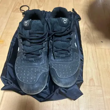 UNDER ARMOUR 야구용 스파이크 블랙